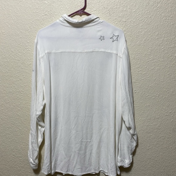 Torrid Women's White Lightweight Blouse. Good Condition. Size 4. - Picture 6 of 8